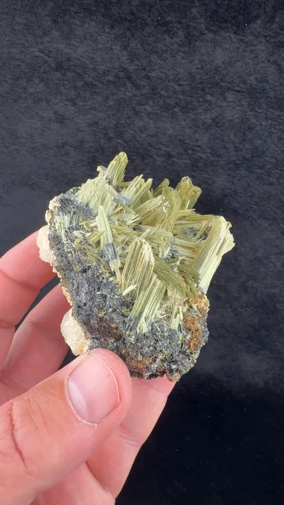 Prehnite from Imilchil, Imilchil Caïdat, Imilchil Cercle, Midelt Province, Drâa-Tafilalet Region, Morocco - image 2