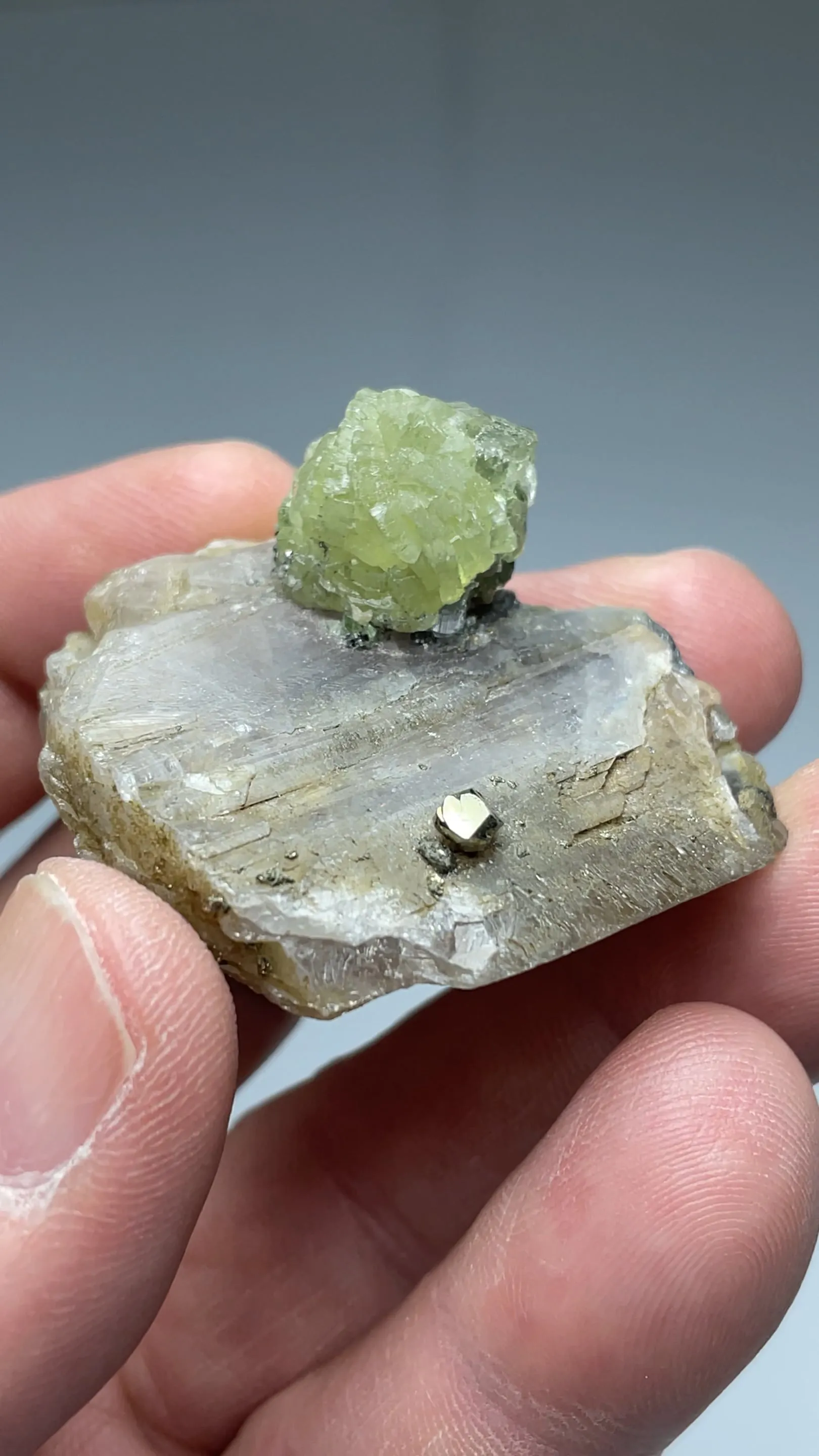 Prehnite on Axinite-Mn - image 2