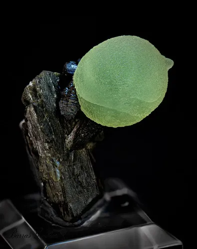 Prehnite on Epidot image