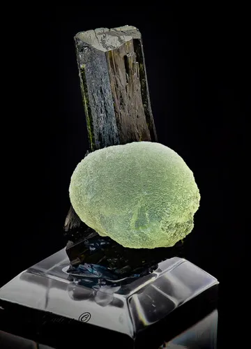 Prehnite on Epidot - image 1