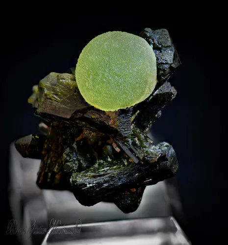 Prehnite on Epidot image