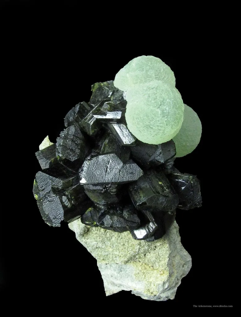 Prehnite on Epidote - image 3