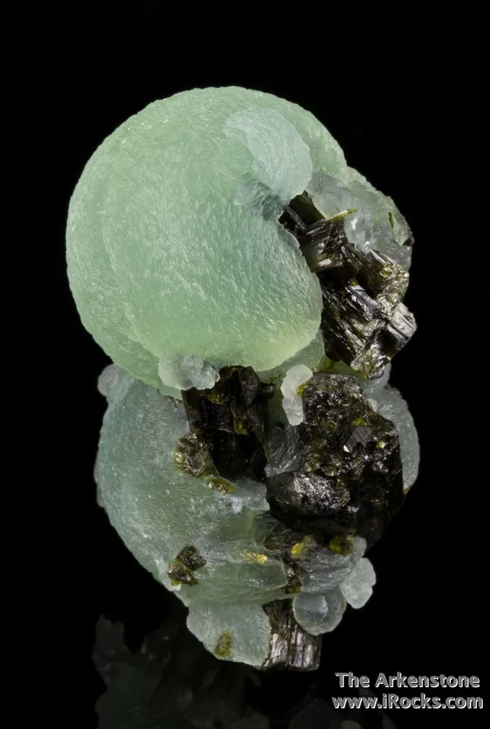 Prehnite on Epidote - image 4
