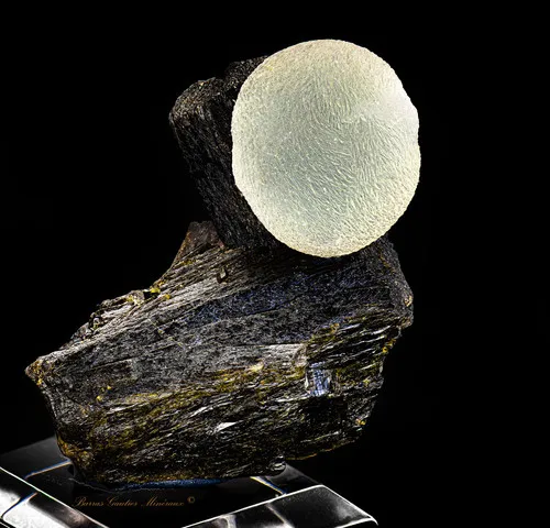 Prehnite on Epidote - image 2