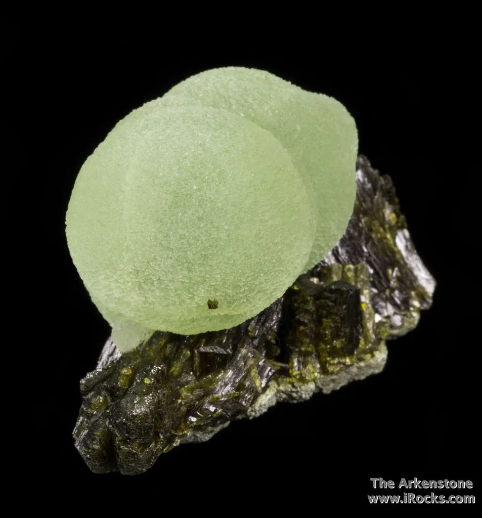 Prehnite on Epidote - image 3