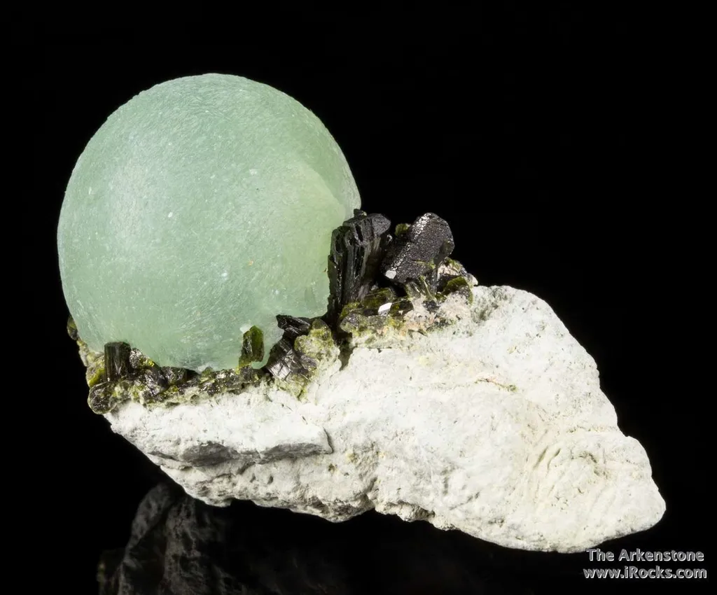 Prehnite on Epidote - image 5