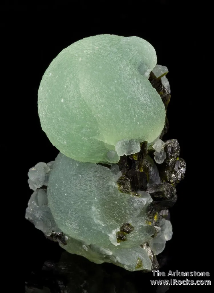 Prehnite on Epidote - image 3