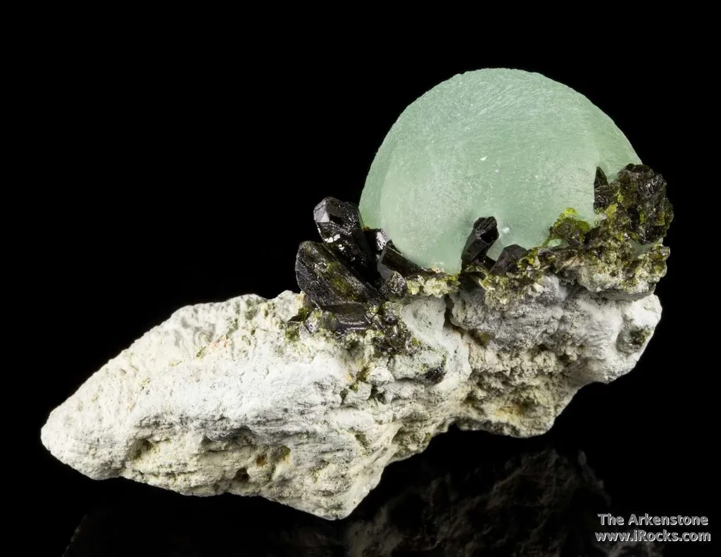 Prehnite on Epidote - image 6