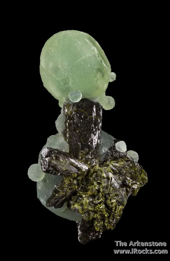 Prehnite on Epidote - image 5