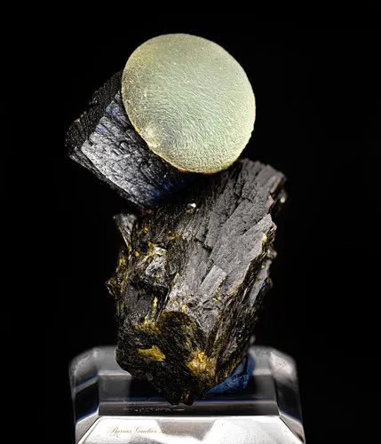 Prehnite on Epidote - image 3