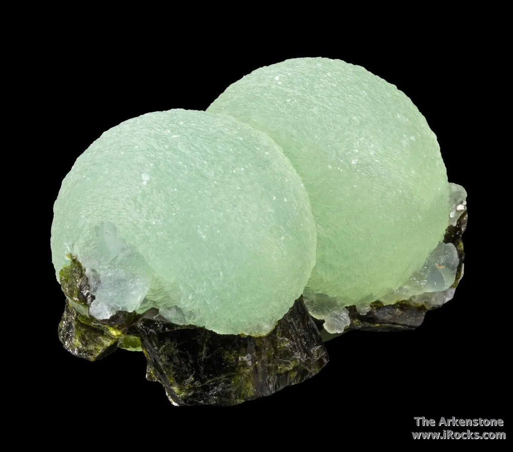 Prehnite on Epidote - image 3