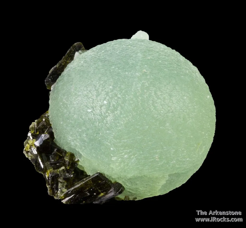 Prehnite on Epidote - image 3