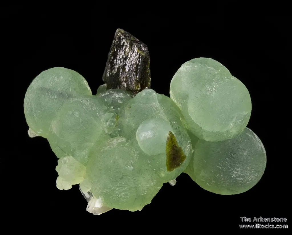 Prehnite on Epidote with Laumontite - image 3