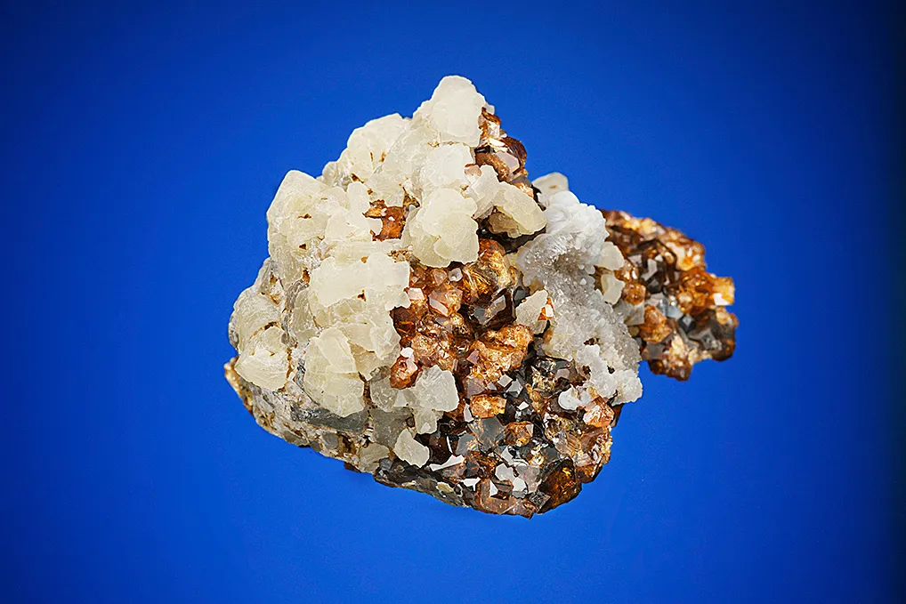 Prehnite on Grossular - image 4