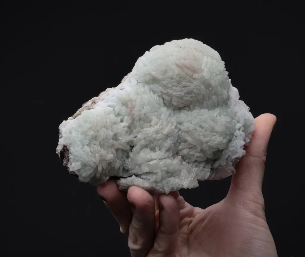 Prehnite on Quartz - image 2