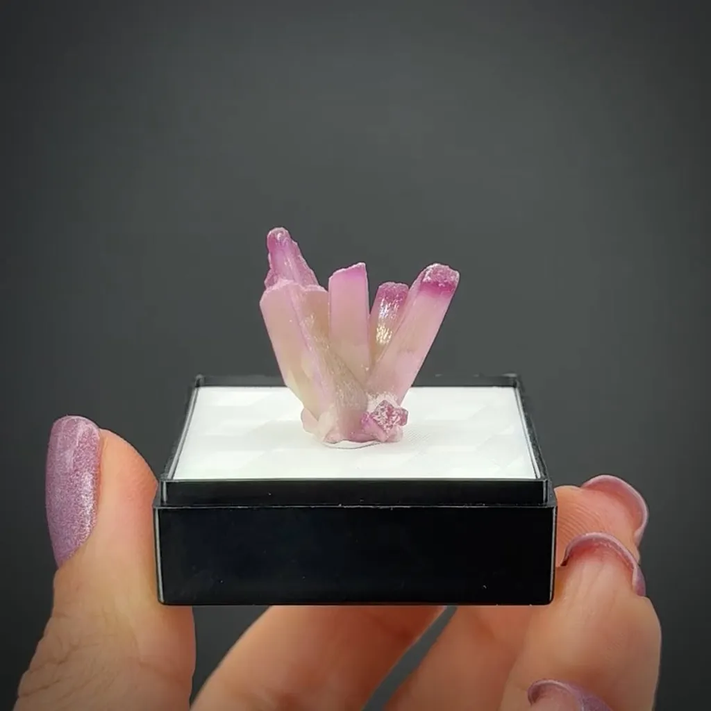 Prehnite var. Manganoan - image 2
