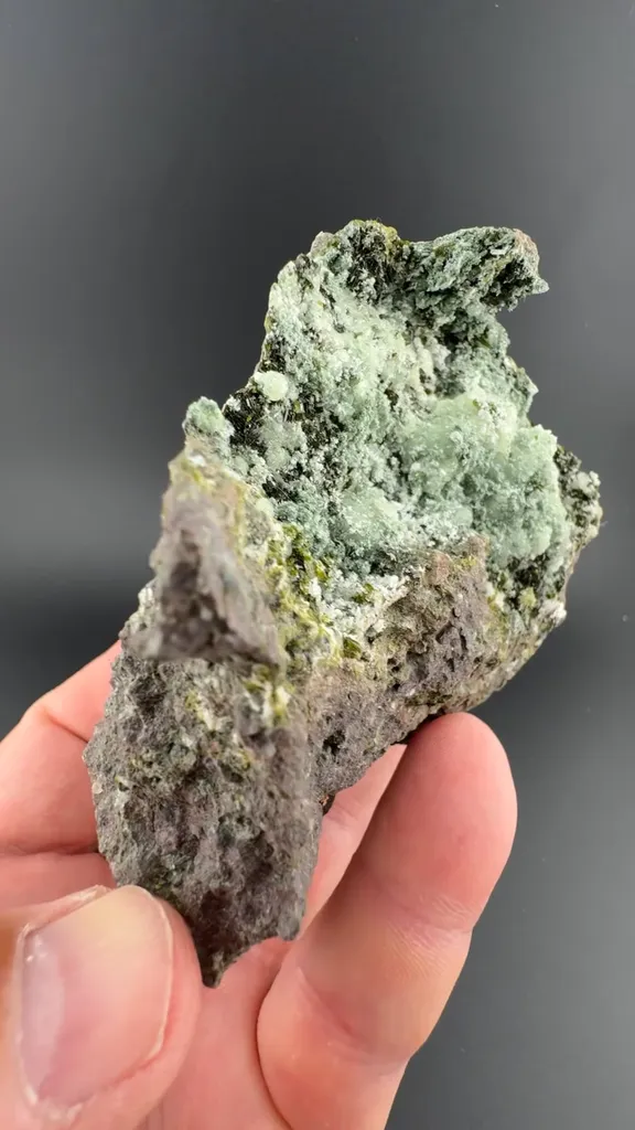 Prehnite with Epidote, Quartz image