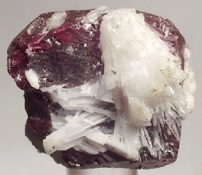 Proustite, Quartz image