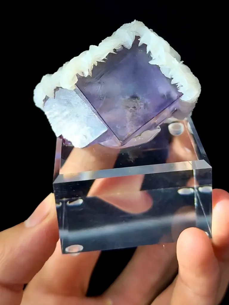 Purple Fluorite and Flaky Calcite Coexist comes from Yaogangxian,Hunan 50*40*35MM image