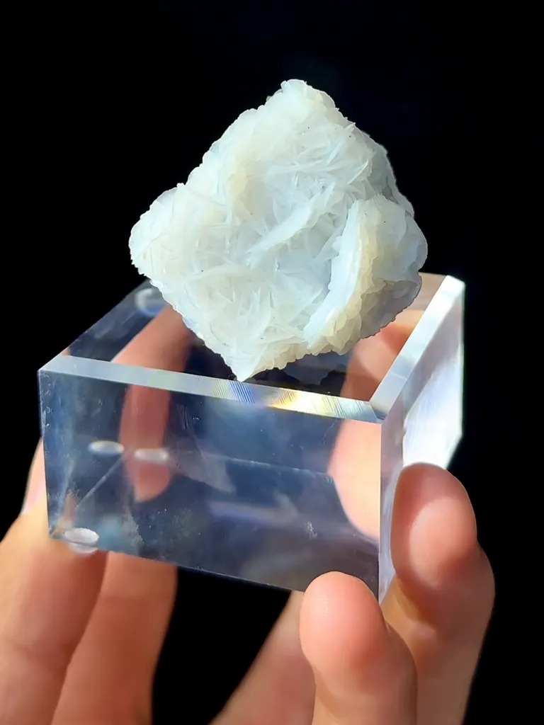 Purple Fluorite and Flaky Calcite Coexist comes from Yaogangxian,Hunan 50*40*35MM - image 6