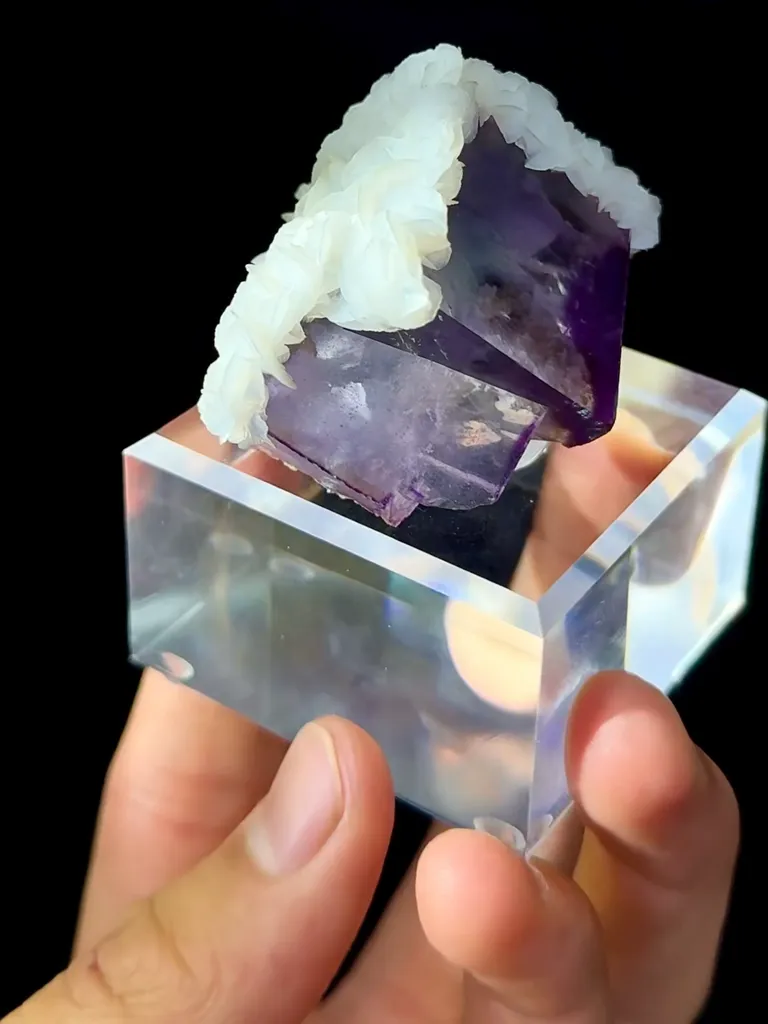 Purple Fluorite and Flaky Calcite Coexist comes from Yaogangxian,Hunan 50*40*35MM - image 2