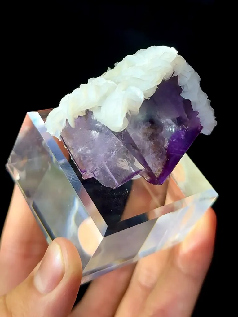 Purple Fluorite and Flaky Calcite Coexist comes from Yaogangxian,Hunan 50*40*35MM - image 3