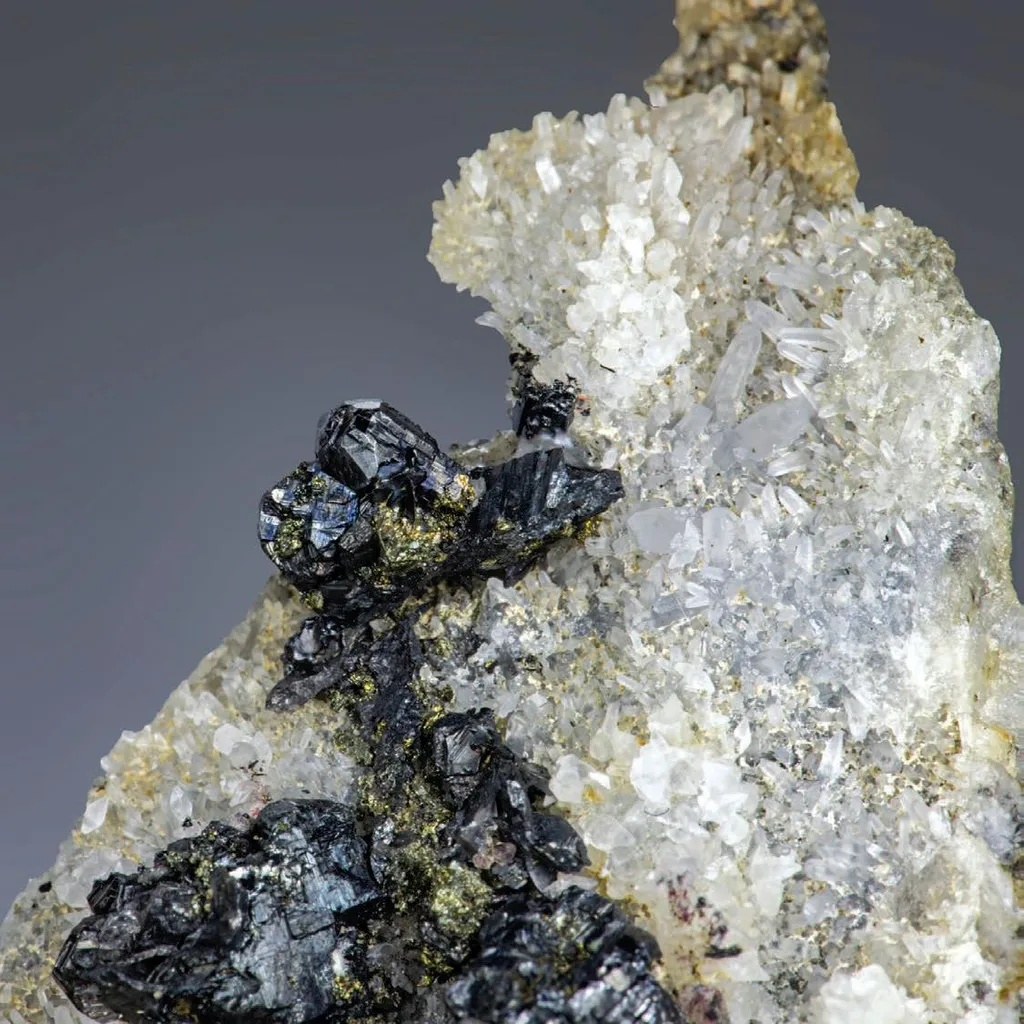 Pyrargyrite, Stephanite, Polybasite image