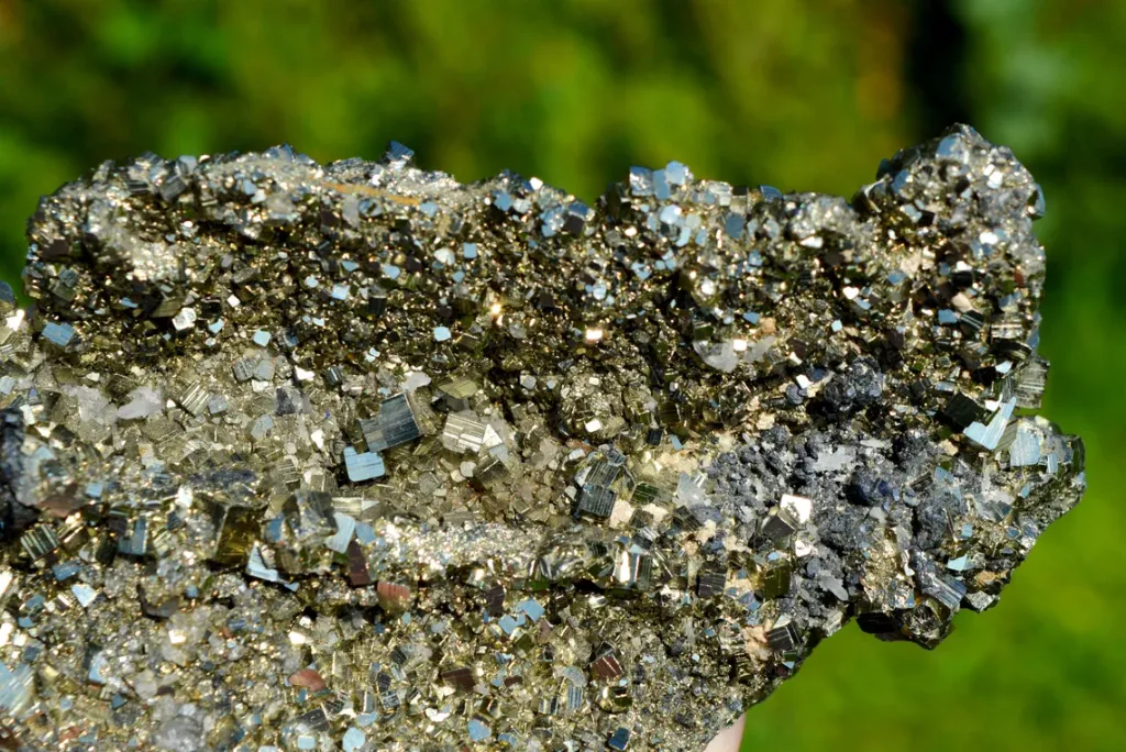 Pyrite 736 grams - Huarón mining district, Huayllay district, Pasco province, Pasco, Peru - image 9