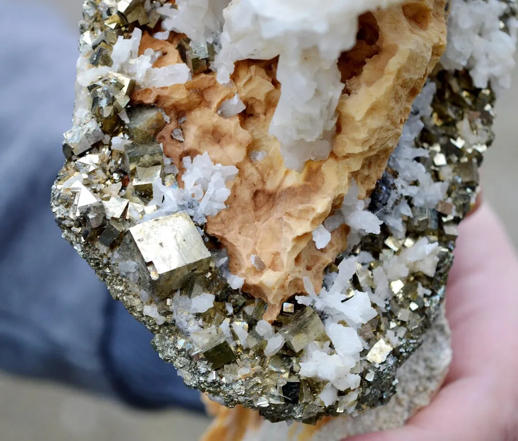 Pyrite and calcite 2060 grams - China - image 5