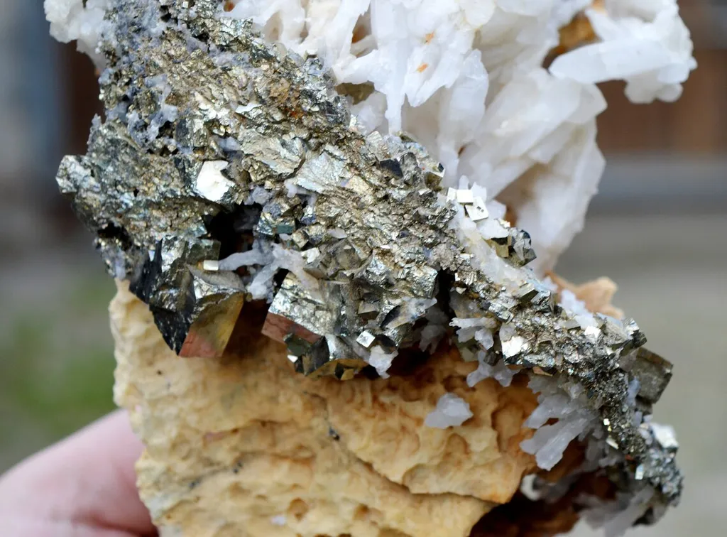 Pyrite and calcite 2060 grams - China - image 3