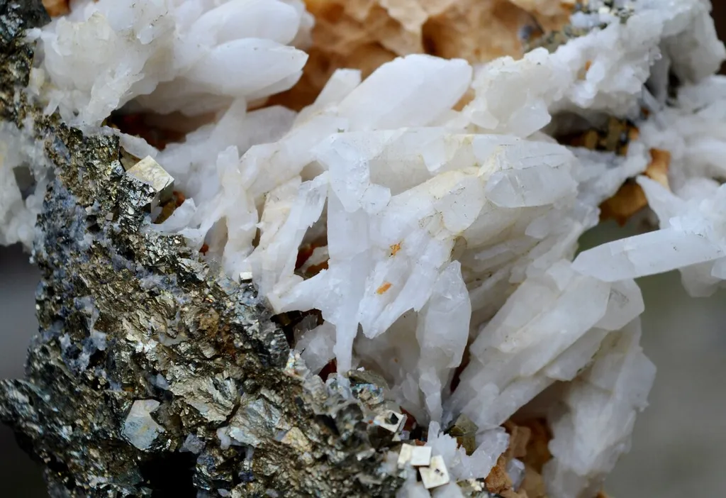 Pyrite and calcite 2060 grams - China - image 4