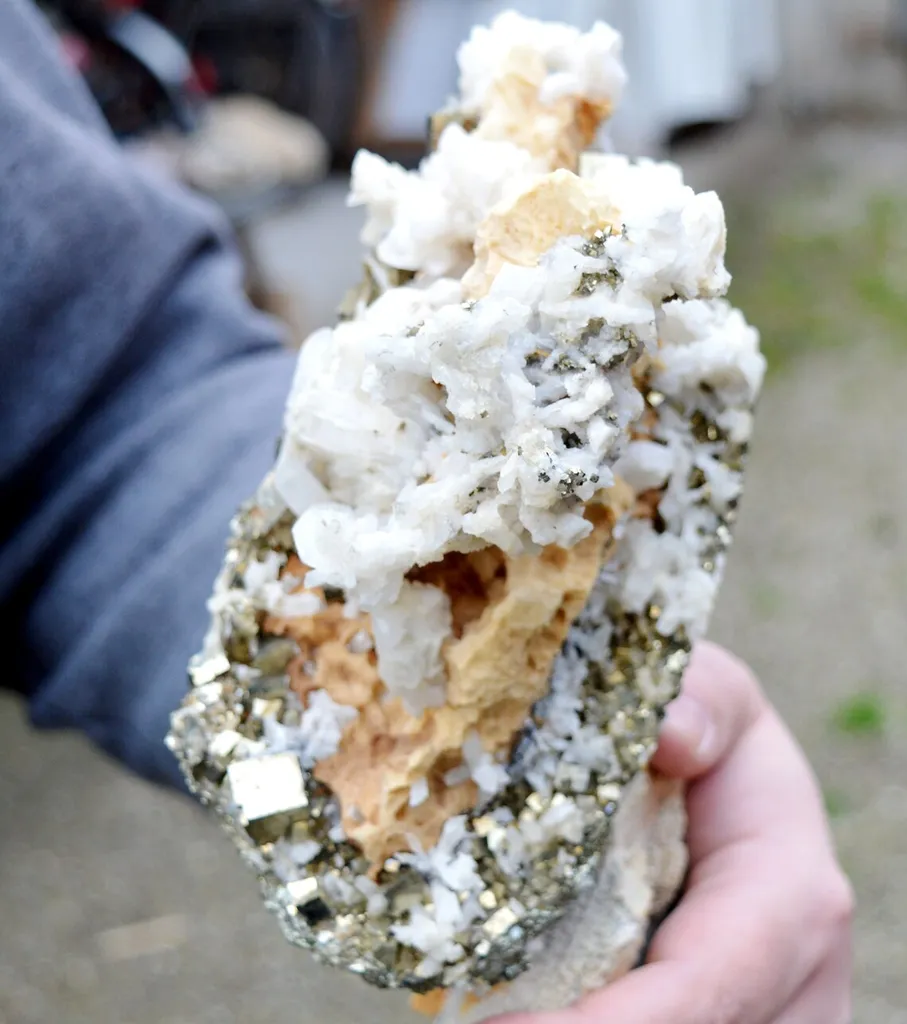 Pyrite and calcite 2060 grams - China - image 6