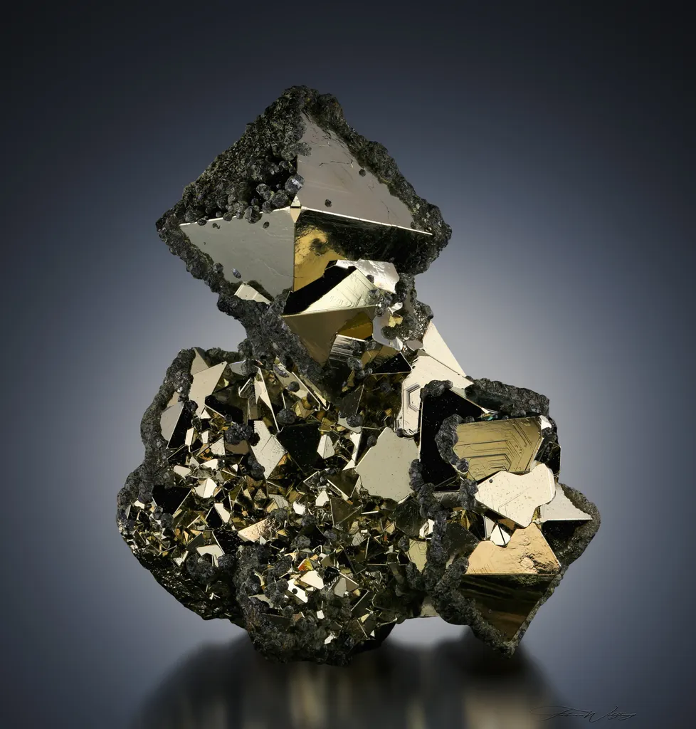 Pyrite from Peru, Ancash, Huanzala, Huanzala Mine image
