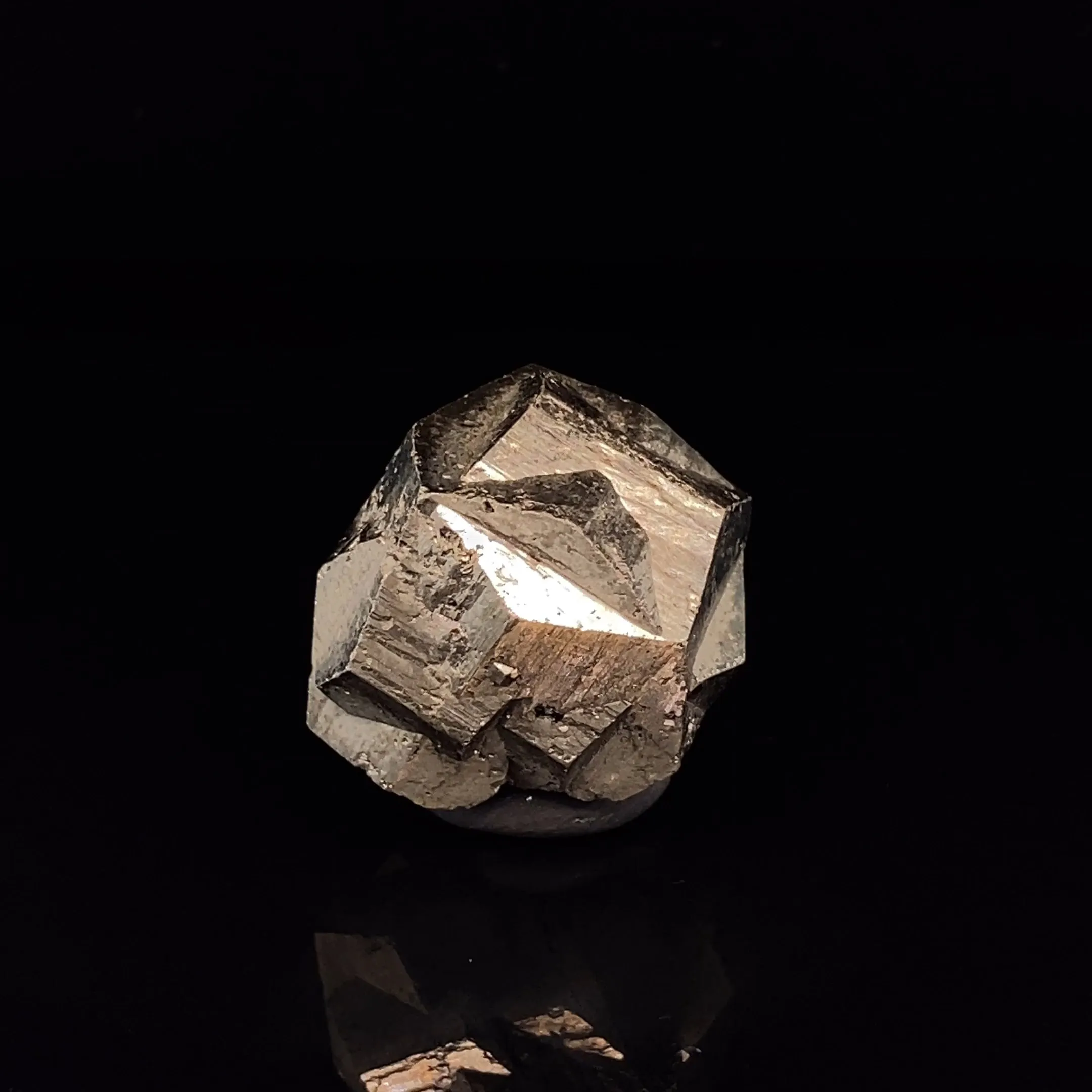 Pyrite (Iron cross twinned) - image 2