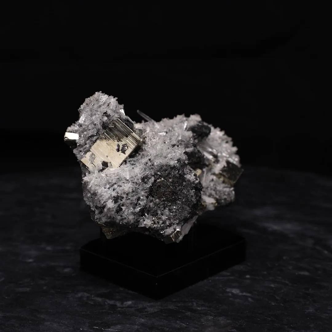 Pyrite, Sphalerite, Quartz - image 2