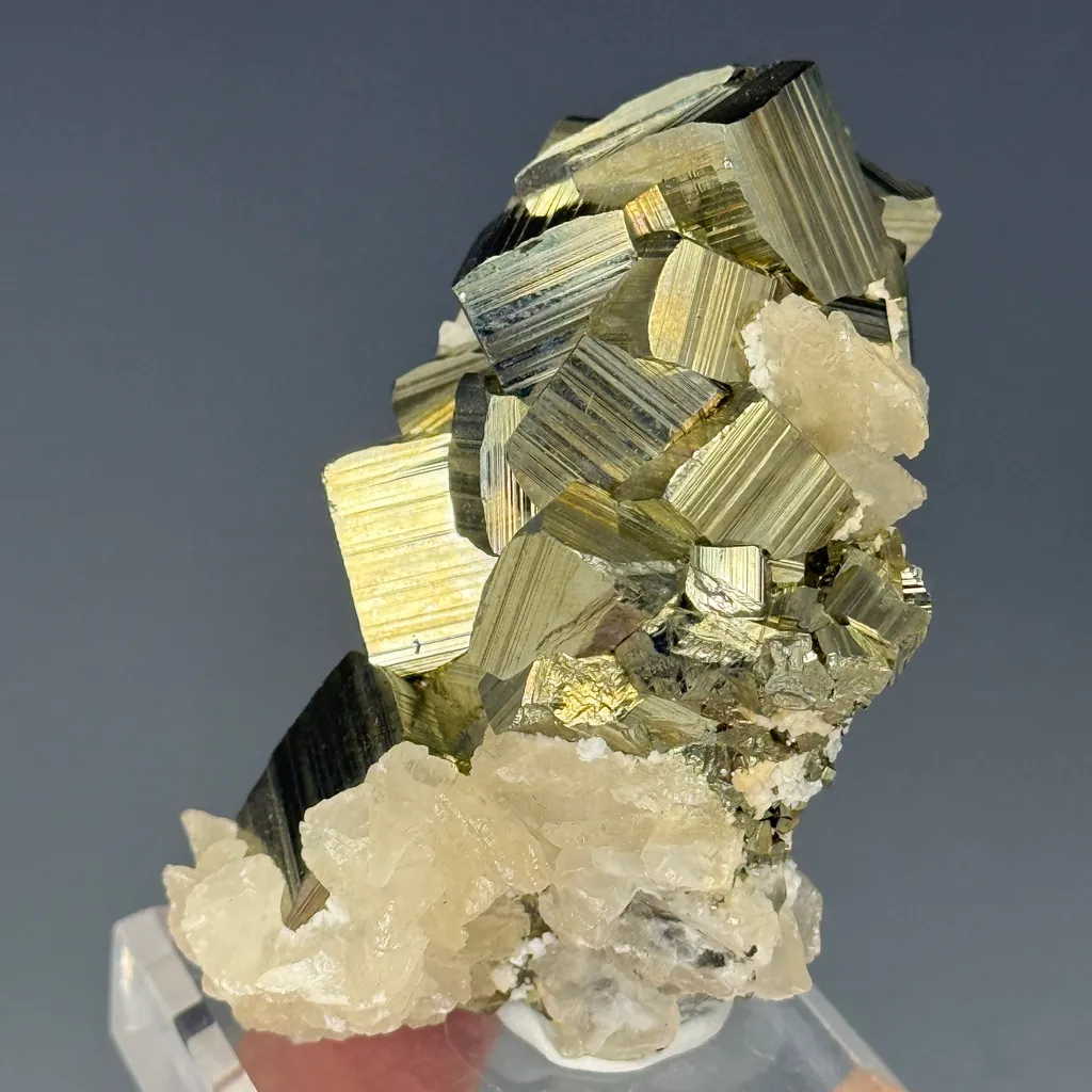 Pyrite w Calcite - image 3