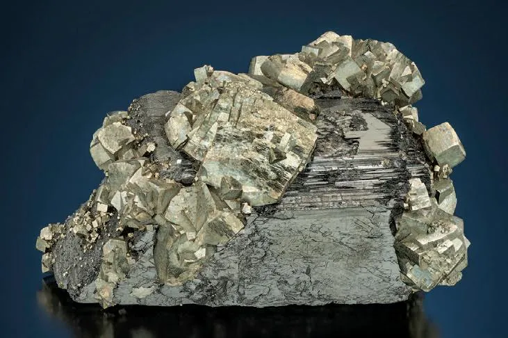 Pyrite, Wolframite image