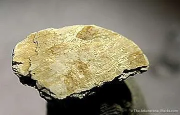 Pyroaurite - image 1