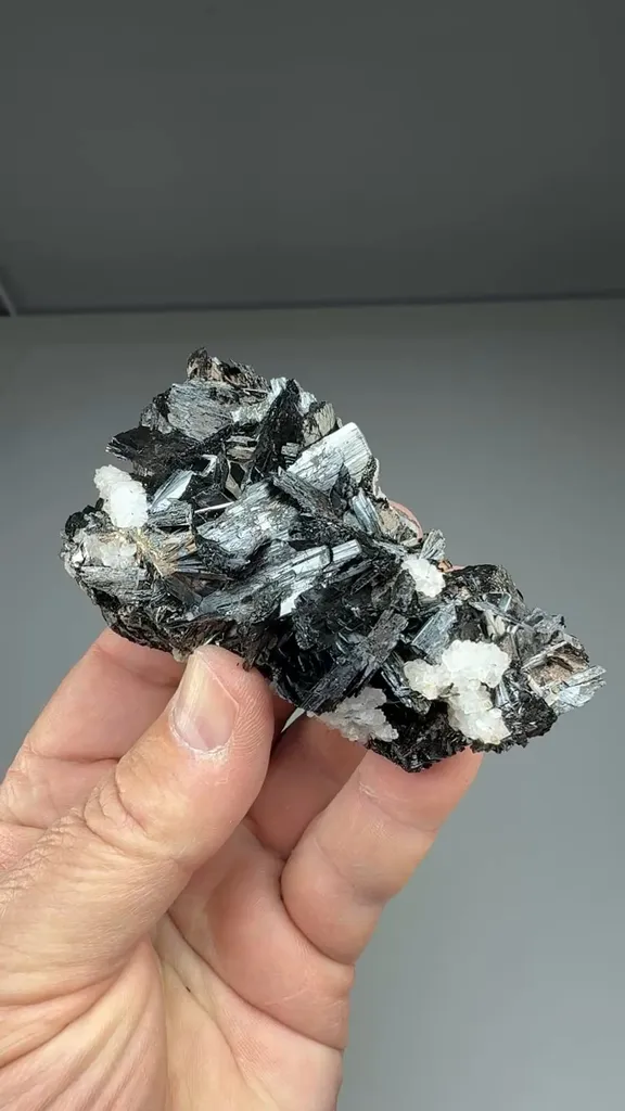Pyrolusite - image 2