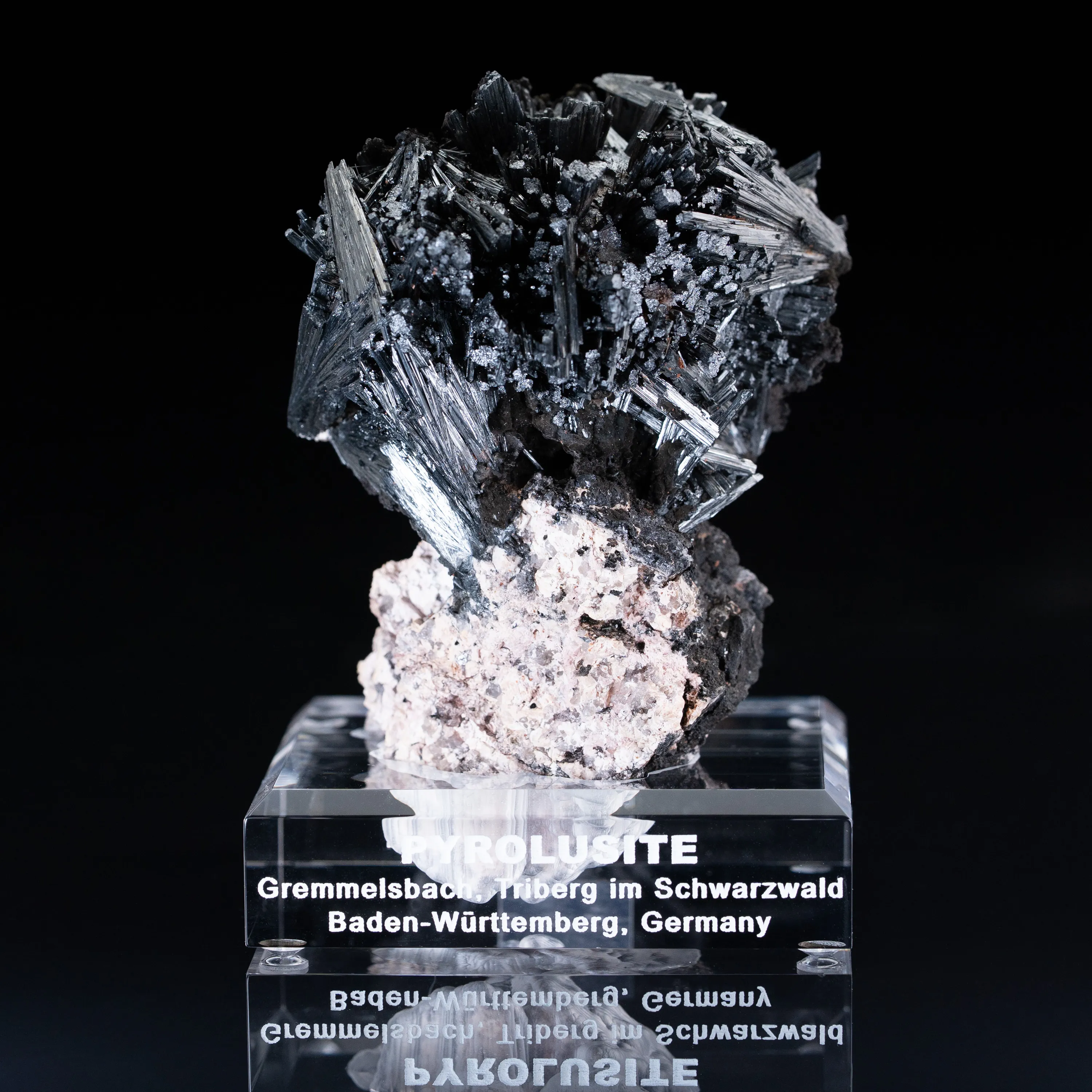 Pyrolusite from Germany, Baden-Württemberg, Gremmelsbach - image 1