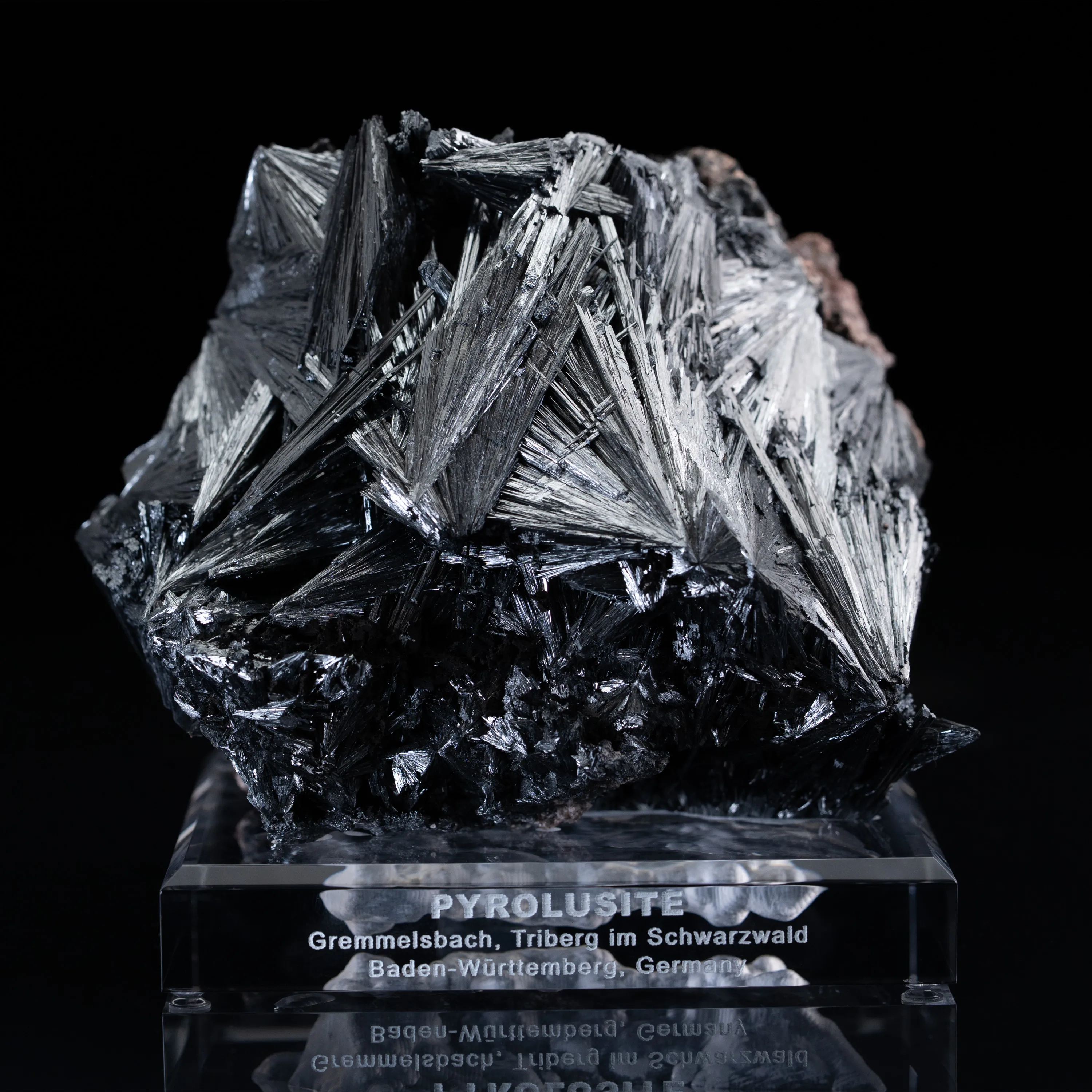 Pyrolusite from Germany, Baden-Württemberg, Gremmelsbach - image 1