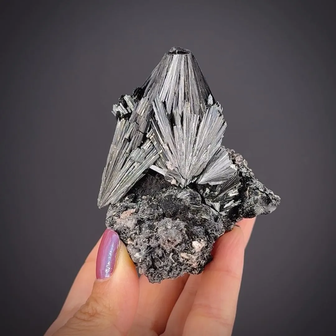 Pyrolusite on Rhodochrosite - image 2