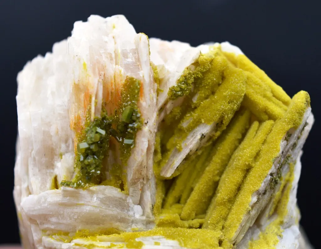 Pyromorphite 726 gr - Saint Exupéry les Roches - A89 construction site - Corrèze, France - image 7