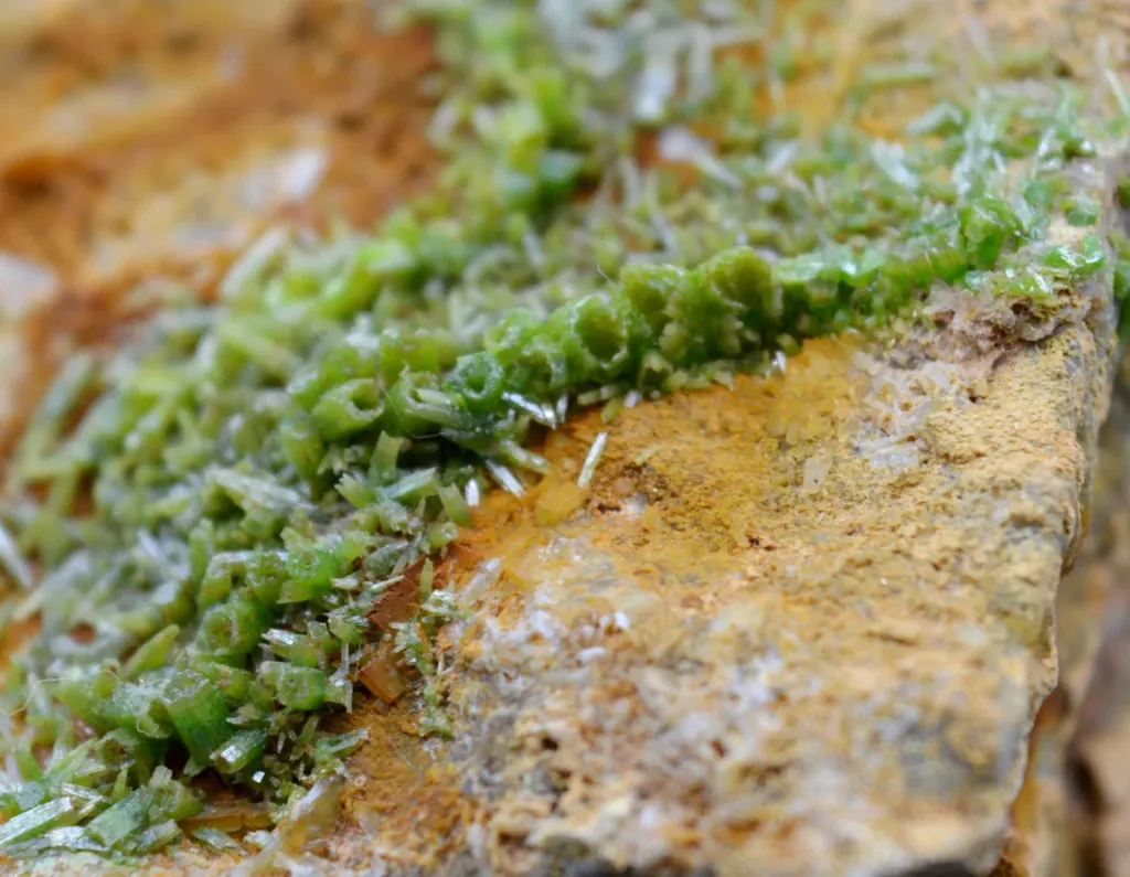 Pyromorphite 784 grams - Steinbach, Cernay, Haut-Rhin, Grand Est, France - image 3