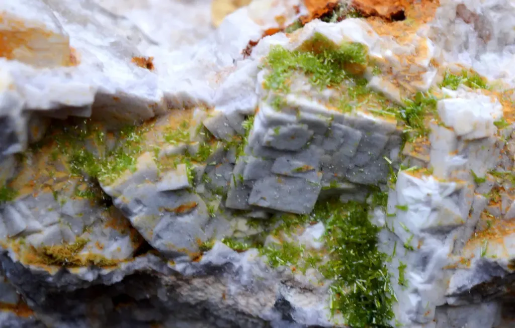 Pyromorphite Barite Fluorite 1170 grams - Chaillac Mine, Indre, Centre-Val de Loire, France - image 3