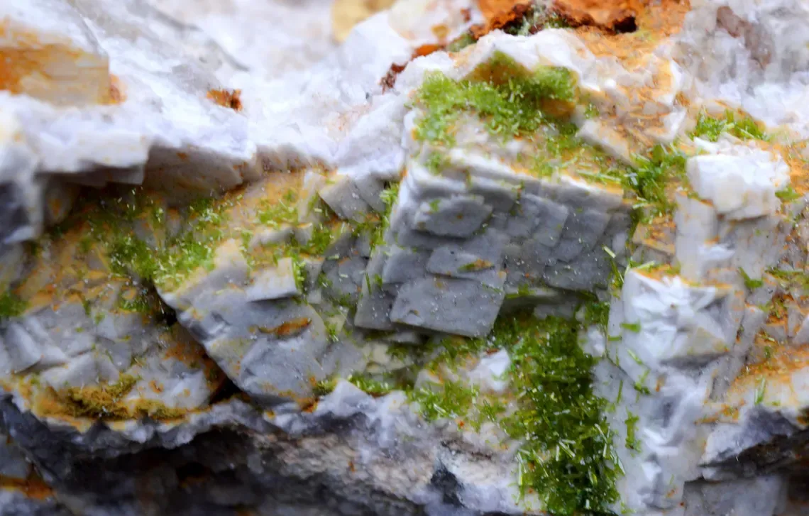 Pyromorphite Barite Fluorite 1170 grams - Chaillac Mine, Indre, Centre-Val de Loire, France - image 3