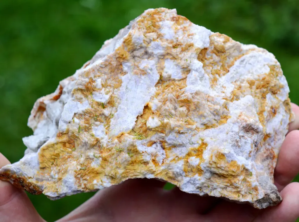 Pyromorphite Barite Fluorite 1170 grams - Chaillac Mine, Indre, Centre-Val de Loire, France - image 5