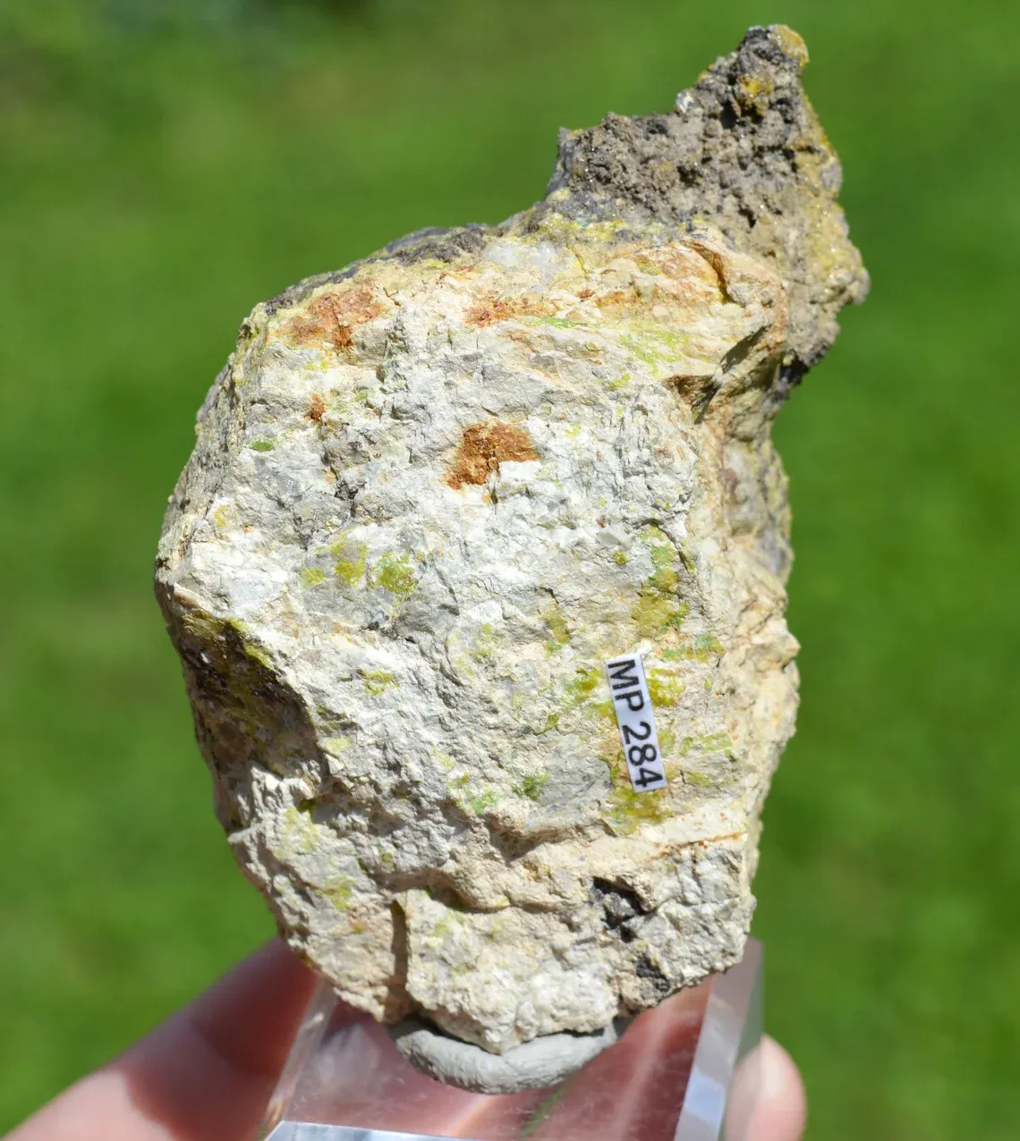Pyromorphite & Cerussite 250 grams - Nuizière (Nuissière Mine), Chénelette, Rhône, France - image 4
