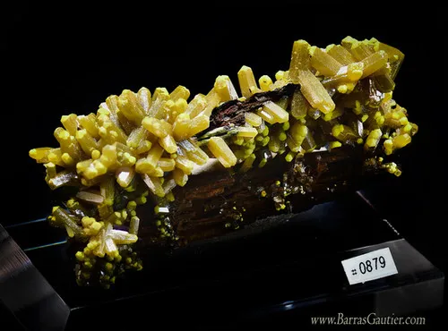 Pyromorphite on Barite - image 2