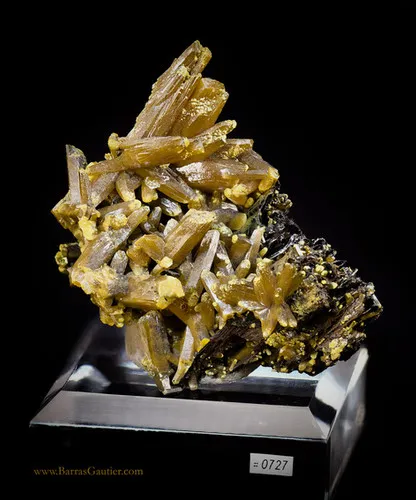 Pyromorphite on Barite image